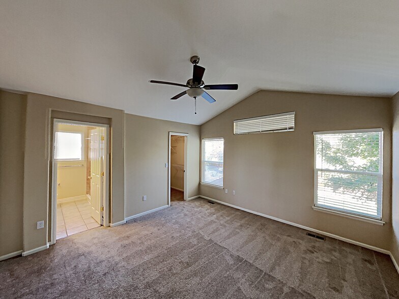 Building Photo - 10379 Ravenswood Way