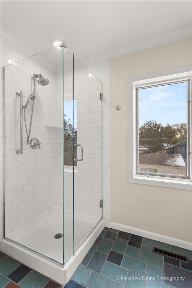 Building Photo - 10323 Canterbury St