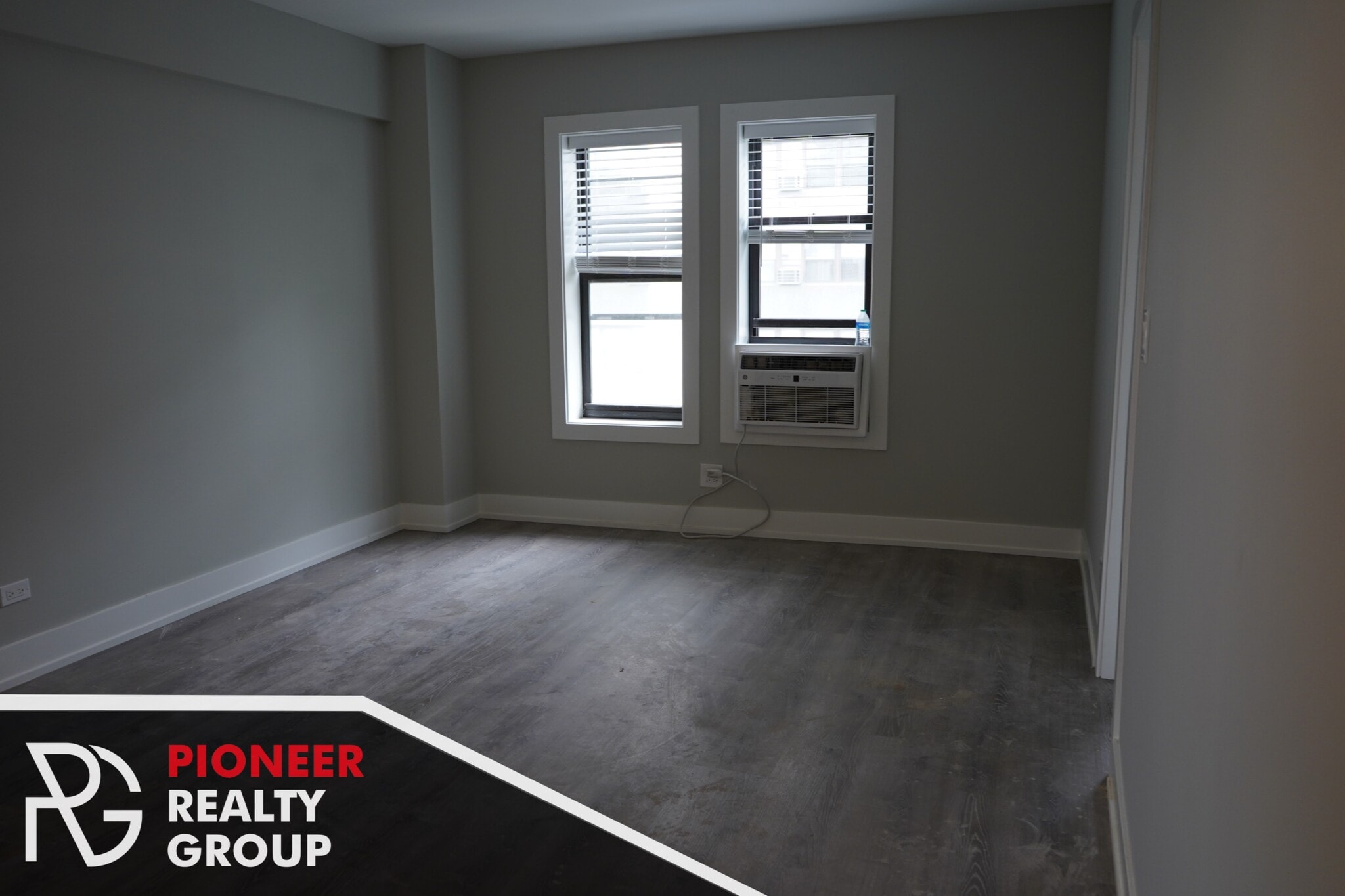 Building Photo - 503 W Belmont Ave