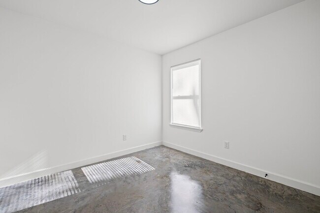 Building Photo - 1373-1375 COOPER ST