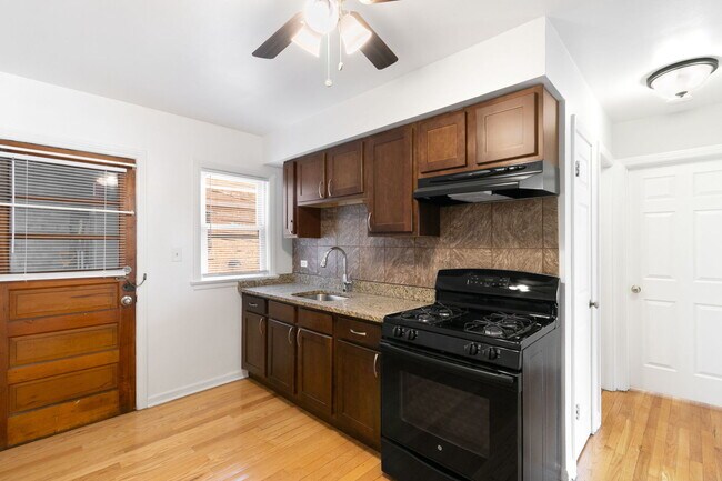 Building Photo - 8910 Grand Ave