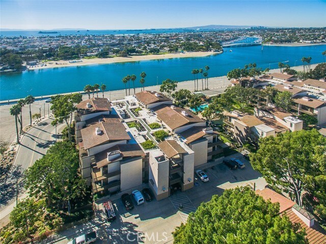 Building Photo - 7235 Marina Pacifica Dr S
