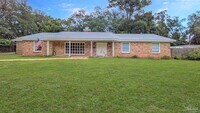 Building Photo - 2 Manor Dr