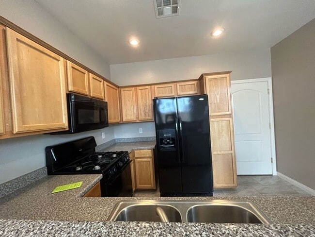 Building Photo - A Beautiful Town Home around the Spring Va...