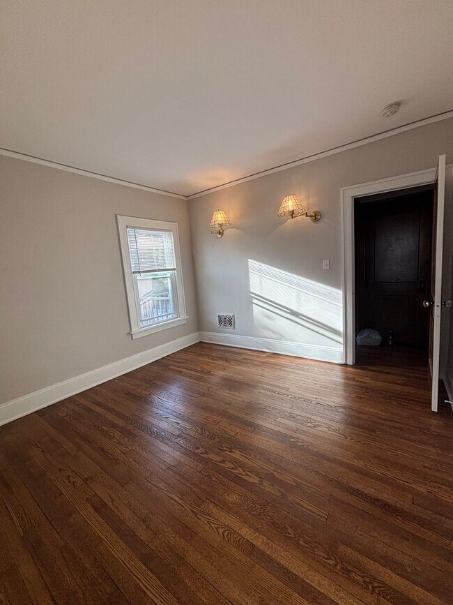 Building Photo - Charming 3-Bedroom Home in the Heart of Cl...