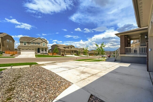Building Photo - 15895 Red Bud Dr