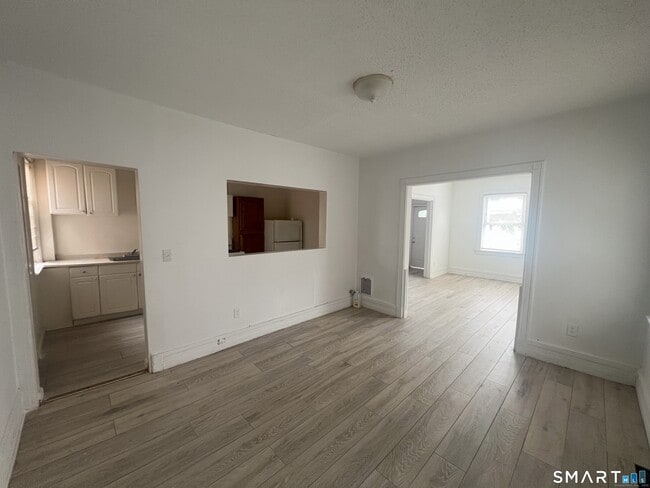 Building Photo - 270 East Ave