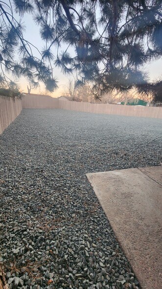 Building Photo - 14775 Robins Dr