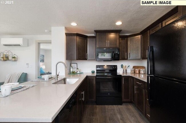 Building Photo - One bedroom apartment with washer/dryer
