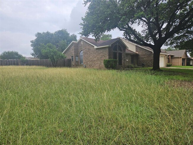 Building Photo - 11008 Claywood Dr