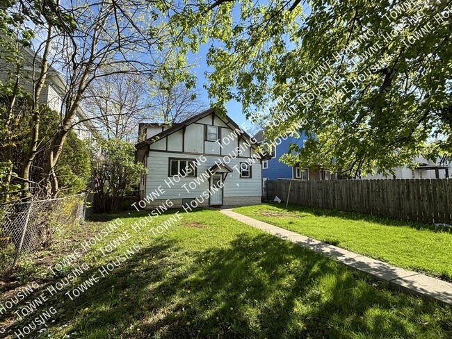 Building Photo - 2418 Whitney Ave