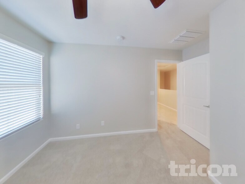 Building Photo - 12575 W Hummingbird Terrace