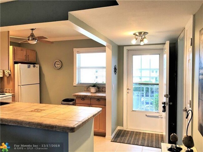 Building Photo - 2515 NE 1st Ct