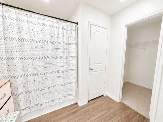 Building Photo - AVAILABLE NOW; APPLY AT OUR WEBSITE TODAY!!