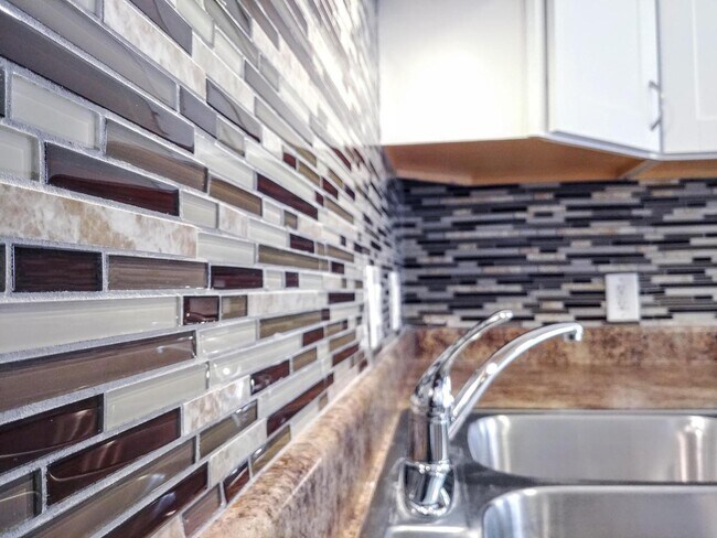 Building Photo - 1021 Coal Ave SW