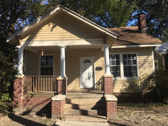 Primary Photo - Single family house - within walking dista...