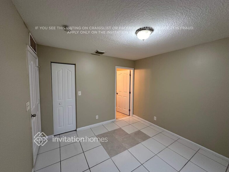 Building Photo - 1672 W Breezy Ln