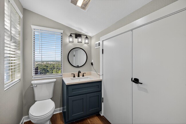 Building Photo - 4305 Oak Park Dr