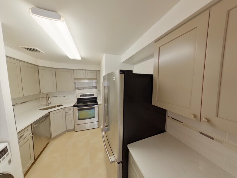 Building Photo - 99 Teaneck Rd