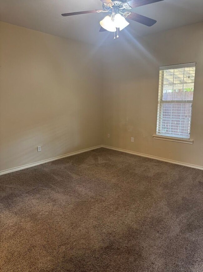 Building Photo - 609 Townplace Dr