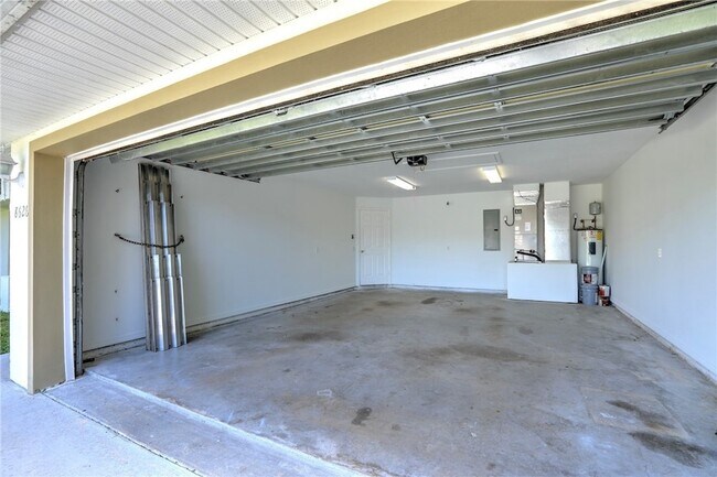 Building Photo - 8626 102nd Ct