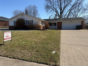 Building Photo - Awesome Three Bedroom/Two Bath Home In Rona Hills/Fairborn