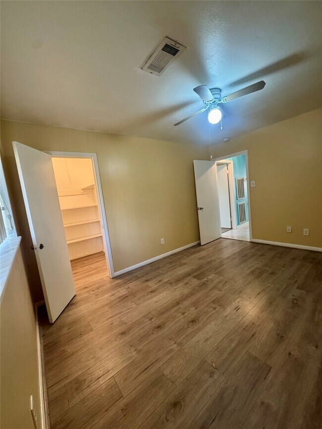 Building Photo - 8418 Hazen St