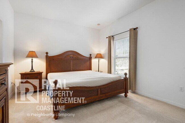 Building Photo - **50% Off First Month's Rent** - Flexible Lease: Seasonal OR Annual Furnished OR Unfurnished