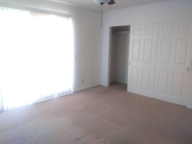 Building Photo - Three Bedroom 2 Bath Available in 29 Palms