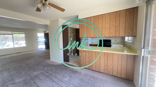 Building Photo - Duplex Unit for Rent in Carson City