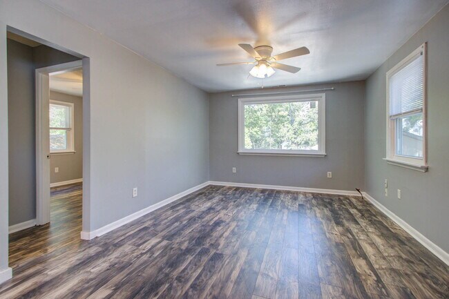 Building Photo - 1833 Orangeburg St
