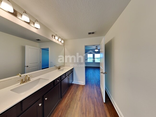 Building Photo - 914 Heavenly Dr