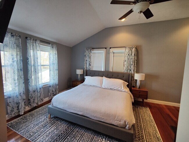 Building Photo - 36 Monroe St