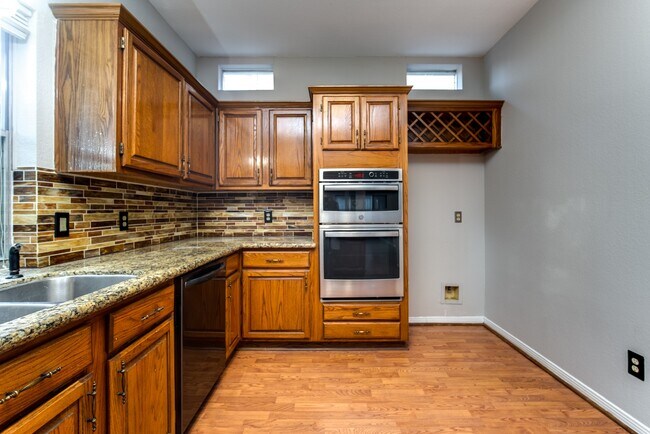 Building Photo - 2710 Double Lake Dr
