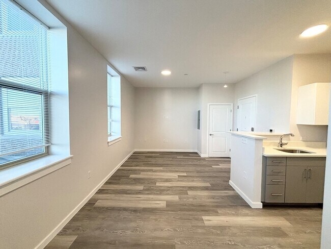 Primary Photo - 30 Beacham St