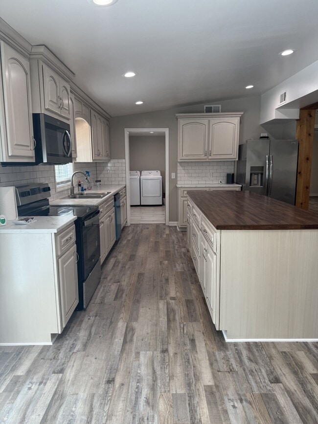 Building Photo - 146 Co Rd 753