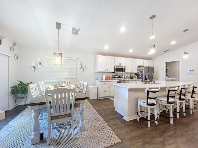 Building Photo - 2027 Dexter St