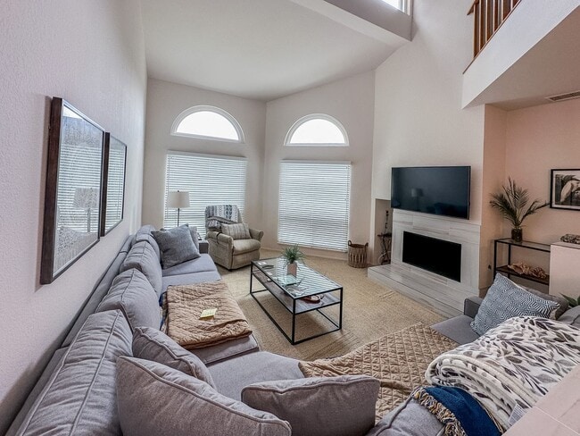 Building Photo - Tierrasanta Furnished Short-Term Rental