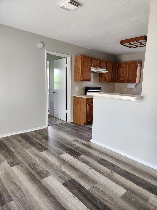 Building Photo - 1900 Old Creek Dr