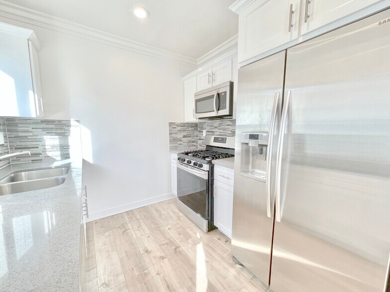 Building Photo - 4463 1/2 Rosewood Ave