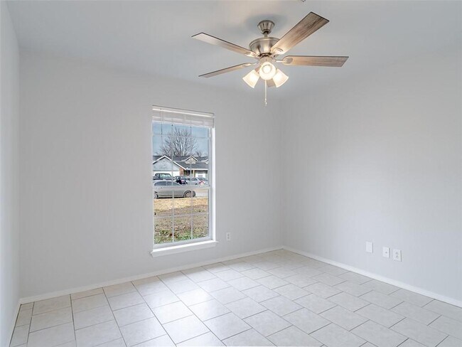 Building Photo - 2802 W Sunset Dr