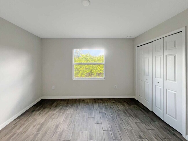 Building Photo - Move-In Special! Half Month FREE – APPLY b...