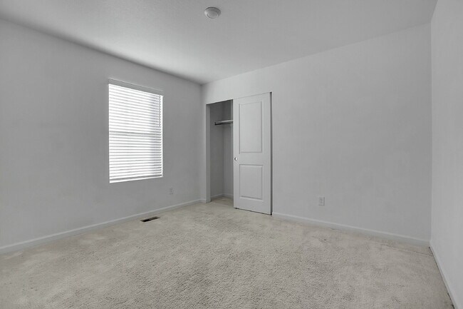 Building Photo - $2,995.95,  4-bed, 3.5-bath, located in Aurora with beautiful finishes.