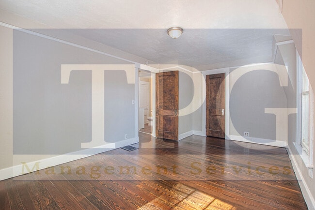 Building Photo - Renovated Home Nearby to KCMO Plaza