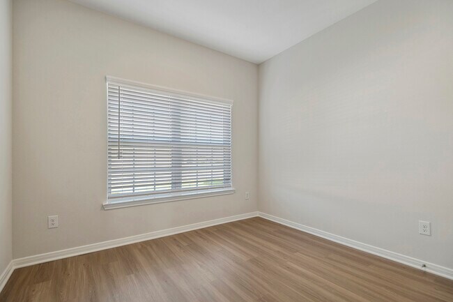 Building Photo - 452 Beechwood Hacienda Dr
