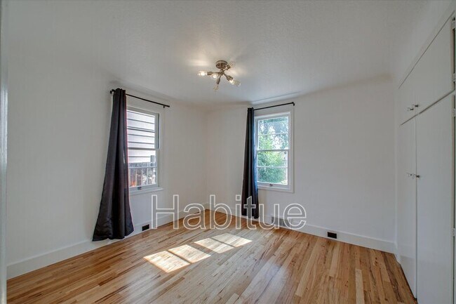 Building Photo - 414 S Pond St