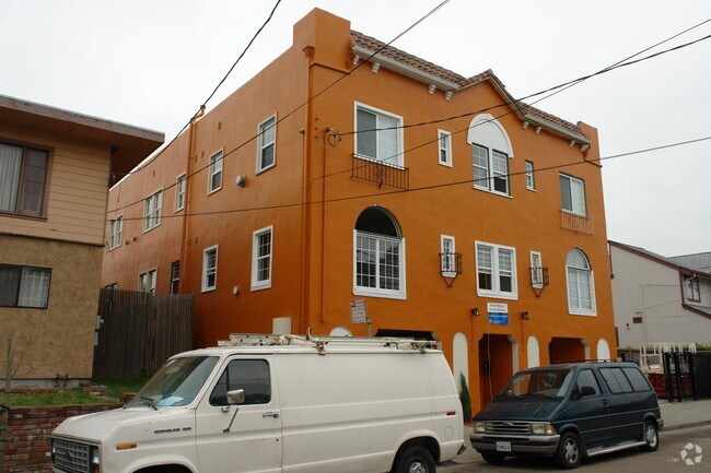 Building Photo - 1824 Linden St