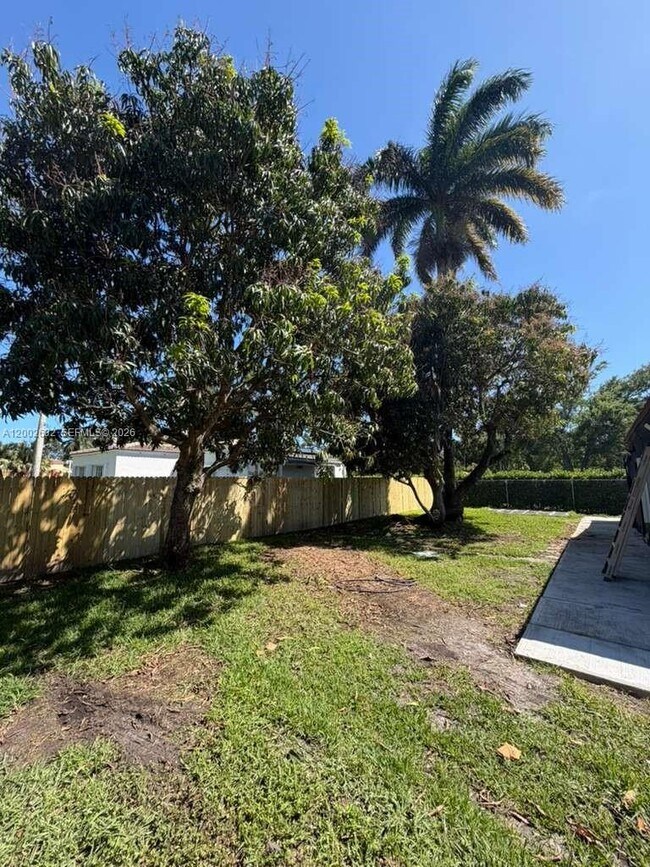 Building Photo - 14240 S Biscayne River Dr