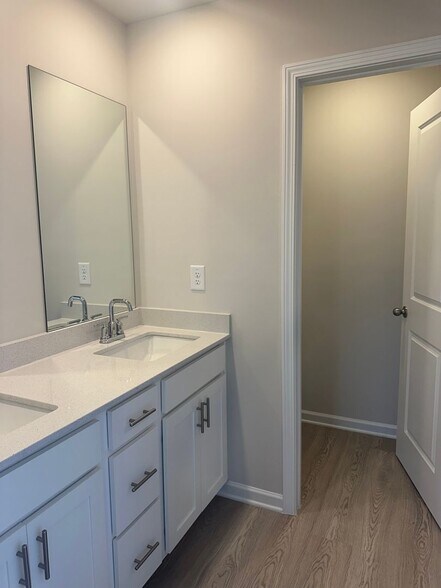 Building Photo - 3645 Shore Wood Ave