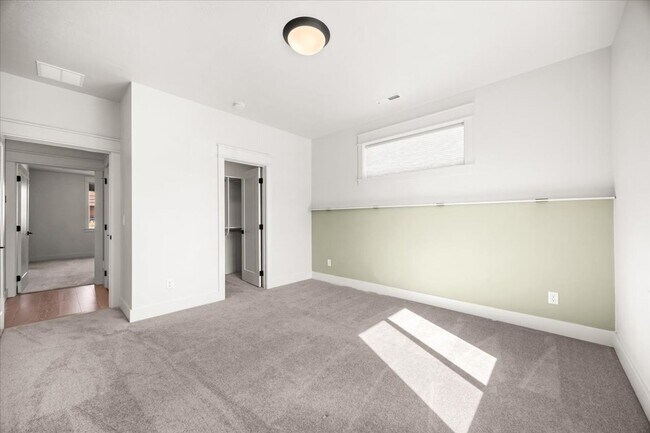 Building Photo - Amazing Neighborhood 2 Bed 2 Bath Plus Office